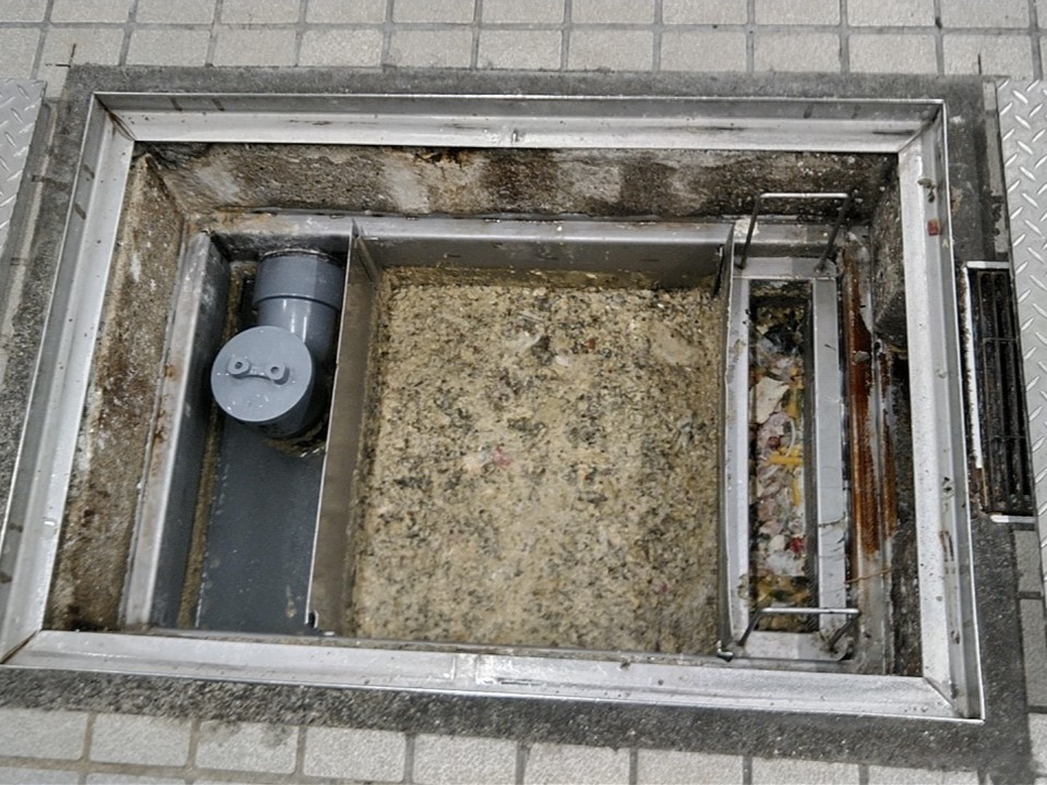 グリストラップ清掃1＿株式会社ビルカン